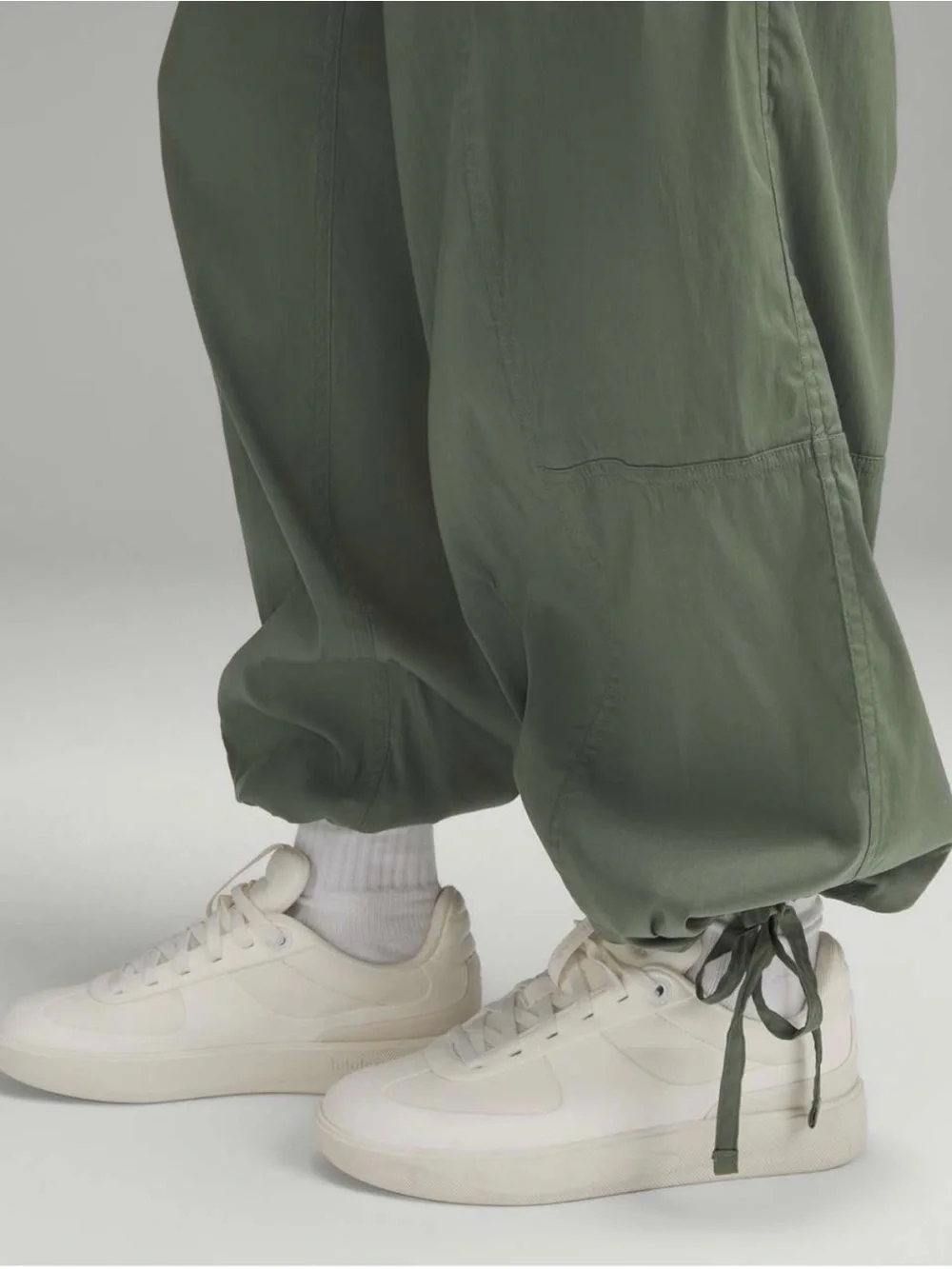 Like New - Lululemon Lightweight Adjustable Mid-Rise Cargo Pant (XL)